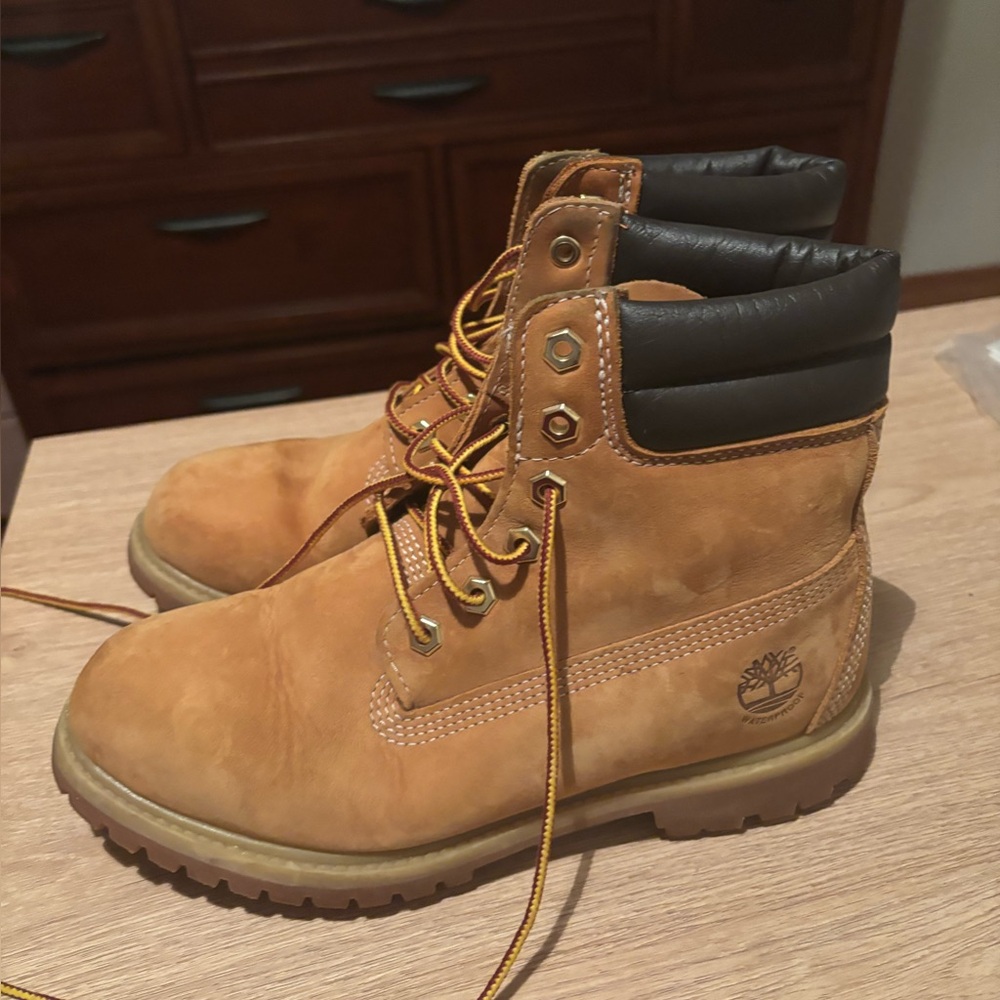 Women’s Timberland Boots Size 8